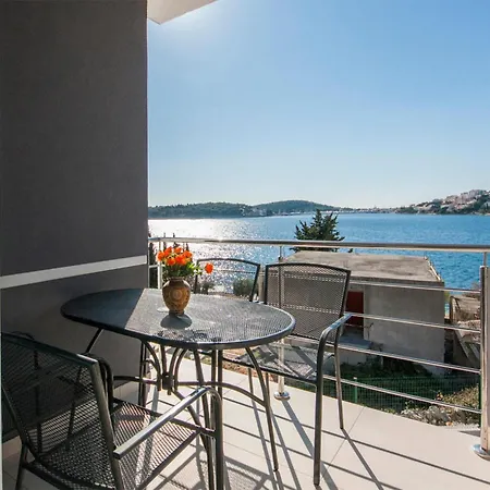Cozy In With Wifi Apartman Rogoznica